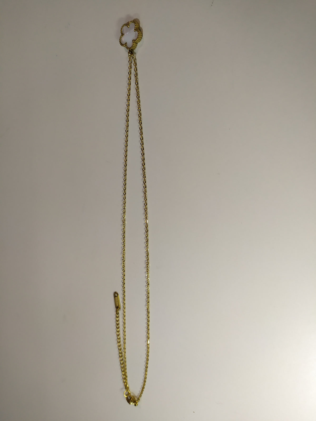 Collar con colgante trebol cinco hojas blanco - additional image 2